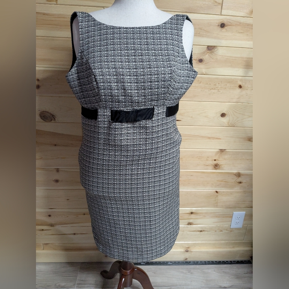 Jones Wear Dress Size 8 Black White Woven Mottled Tweed Empire Waist Designer